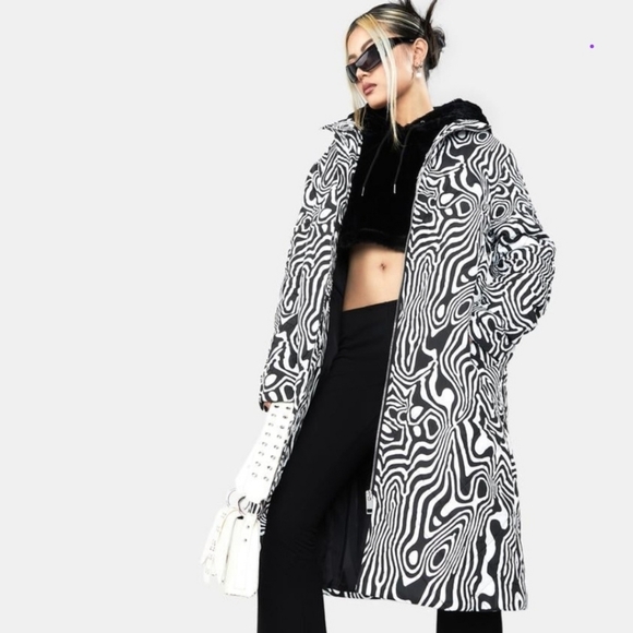 The Ragged Priest Simulation Coat - Picture 2 of 7